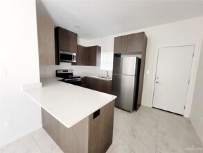 1809 Cari Nicole Ave, Unit 1 in Edinburg, TX - Foto de edificio - Building Photo