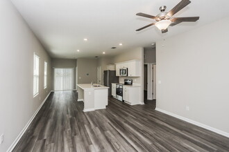 966 Kelly Fern Lp in Ruskin, FL - Building Photo - Building Photo