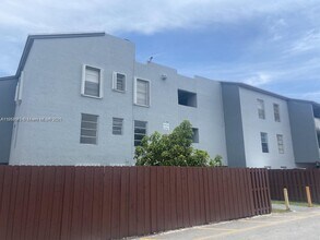 1755 W 60th St in Hialeah, FL - Building Photo - Building Photo