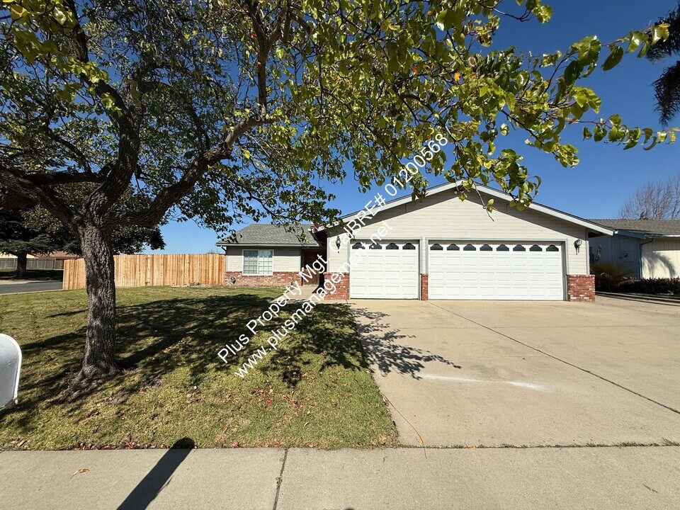 1423 Buckskin Dr in Santa Maria, CA - Building Photo