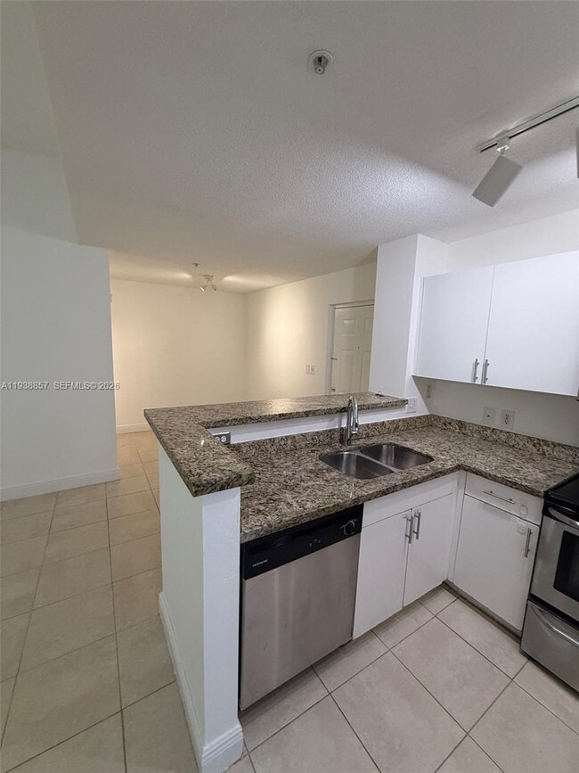 4360 NW 107th Ave in Doral, FL - Building Photo - Building Photo