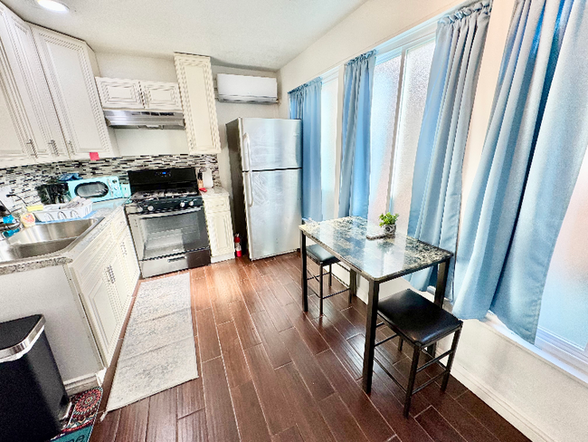 5333 Longridge Ave in Las Vegas, NV - Foto de edificio - Building Photo