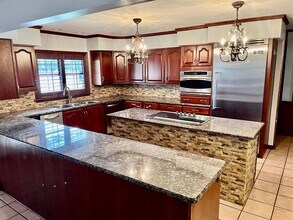 37700 Clinton Ave in Dade City, FL - Building Photo - Building Photo