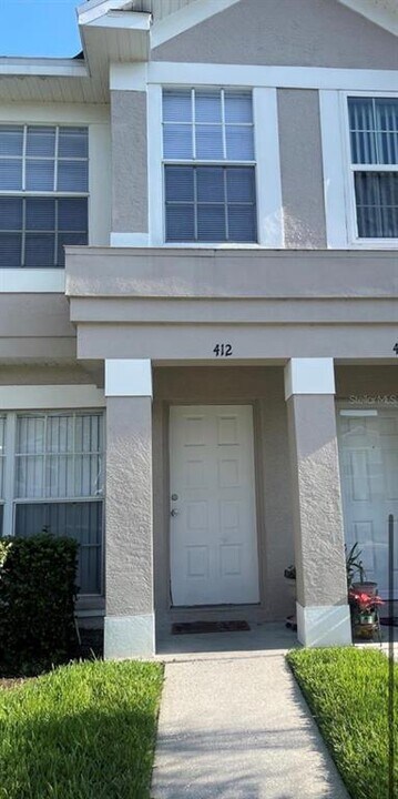 412 Kensington Lake Cir in Brandon, FL - Building Photo