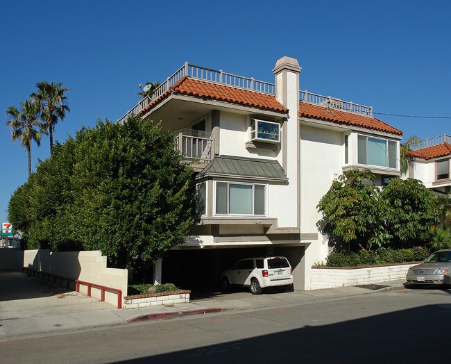 207 19th St in Newport Beach, CA - Foto de edificio - Building Photo
