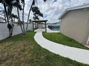 2405 SW 129th Ct in Miami, FL - Building Photo - Building Photo