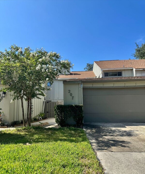 207 Pine Cone Trail in Ormond Beach, FL - Building Photo