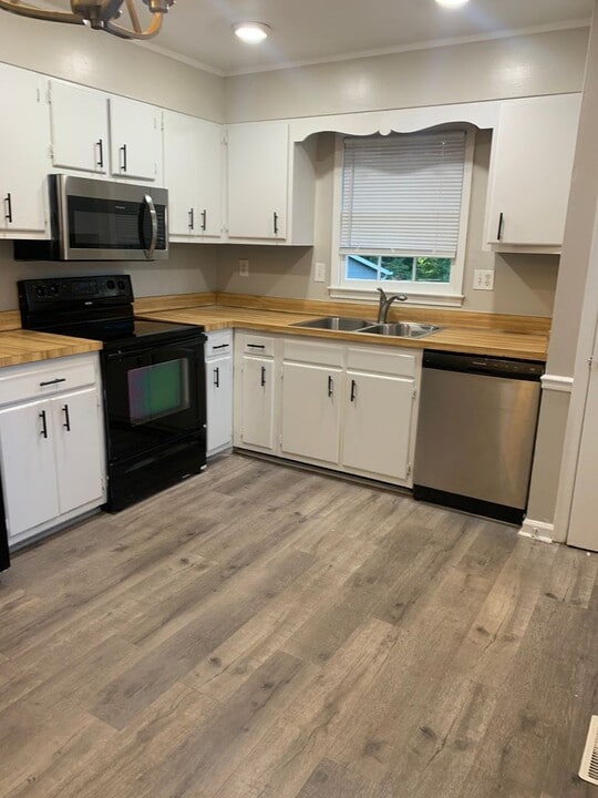 7805 Hemlock Ct in Raleigh, NC - Building Photo