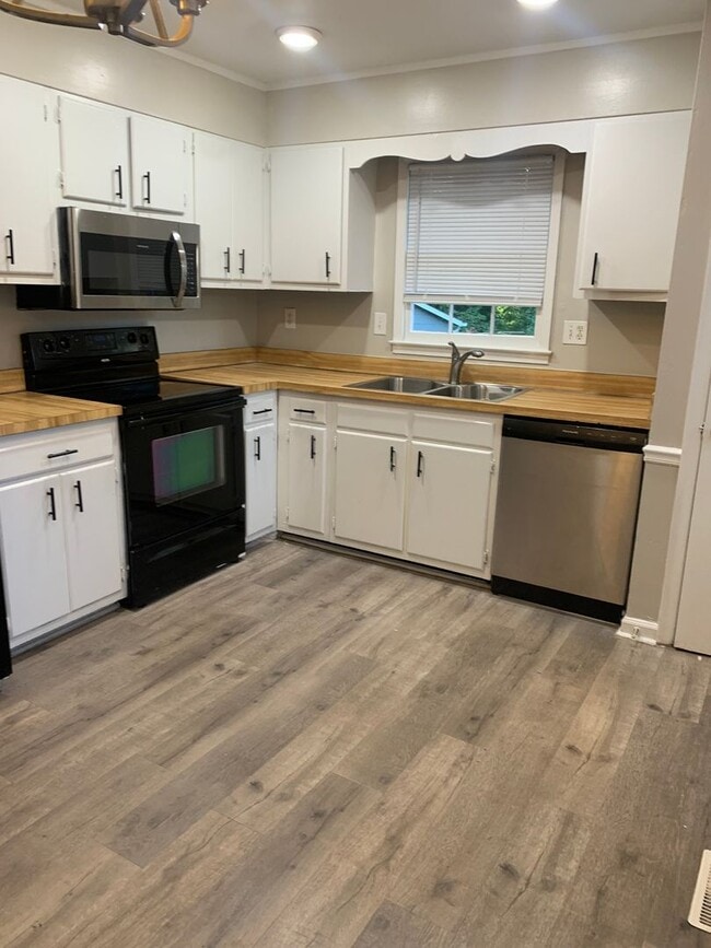 property at 7805 Hemlock Ct