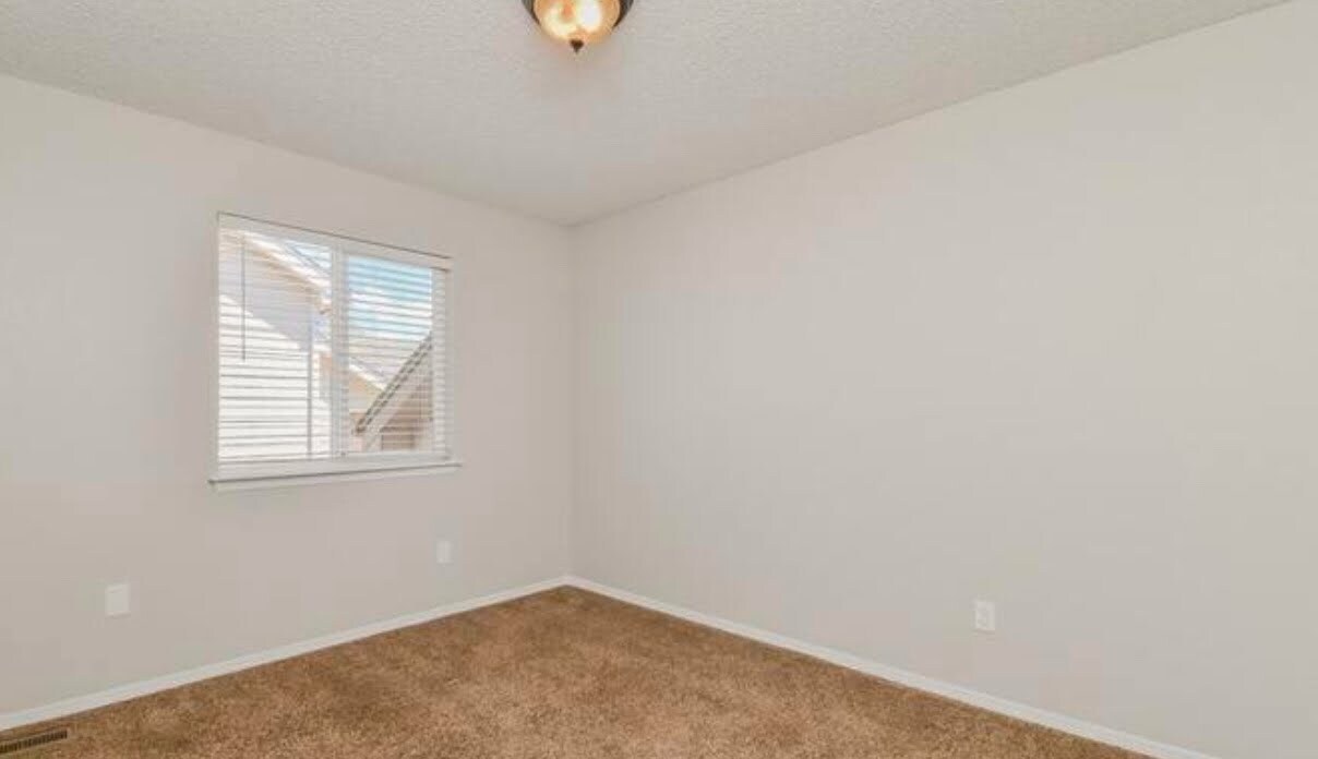 10361 Monterey Cir in Northglenn, CO - Foto de edificio