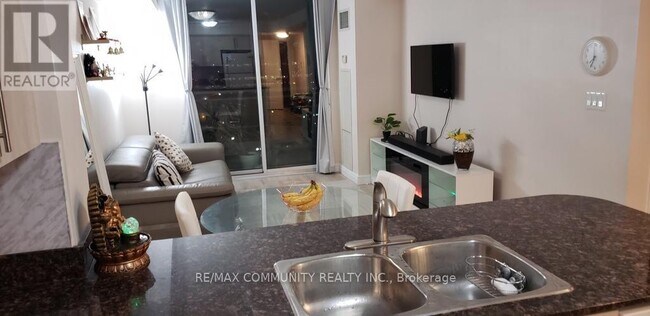 8-178 Rosebank Dr in Toronto, ON - Building Photo - Building Photo