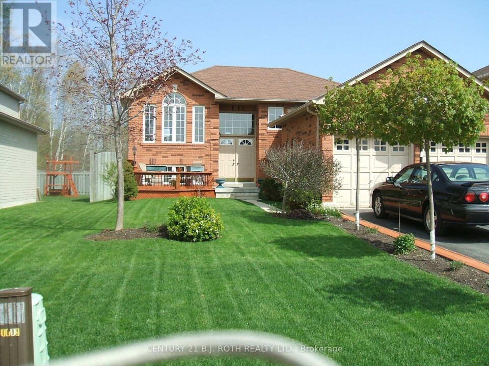 1092 Lebanon Dr in Innisfil, ON - Building Photo