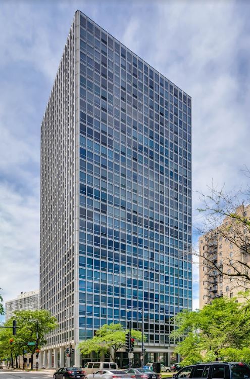 2400 N Lakeview Ave in Chicago, IL - Building Photo - Building Photo