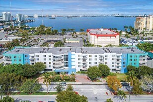 1555 N Treasure Dr in North Bay Village, FL - Building Photo