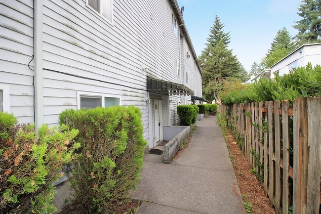 17-23 SE 127th Ave in Portland, OR - Building Photo - Building Photo