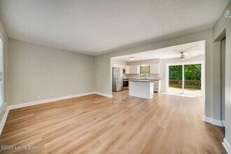 6312 Six Mile Ln in Louisville, KY - Building Photo - Building Photo