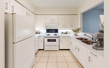 3575 W Broadway in Vancouver, BC - Building Photo - Building Photo