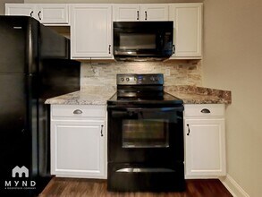 722 Deans Ferry Rd in Hayden, AL - Foto de edificio - Building Photo