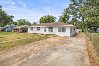 14002 Creely Dr SW in Huntsville, AL - Building Photo - Building Photo