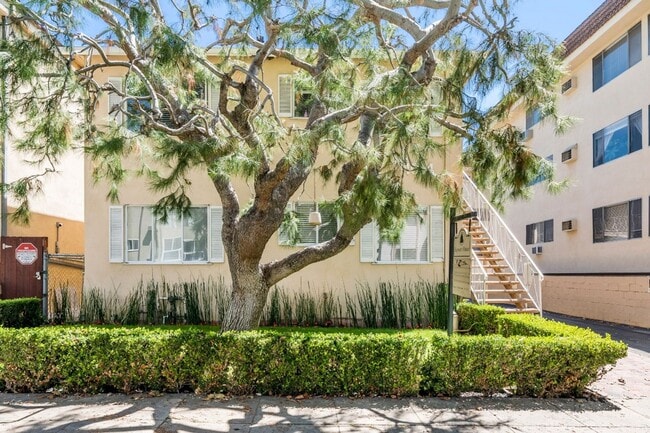Welcome Home || Newly Upgraded WeHo Apt in West Hollywood, CA - Foto de edificio - Building Photo