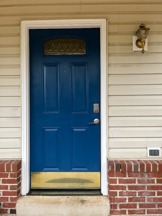 2557 Peter Jefferson Ln in Herndon, VA - Building Photo