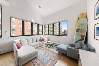 42 Tiffany Pl in Brooklyn, NY - Building Photo - Building Photo