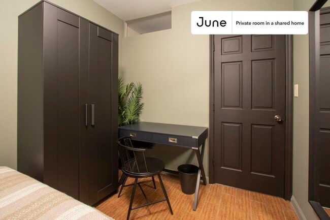 Private bedroom in 3 bed/1 bath Home in New York, NY - Building Photo - Building Photo