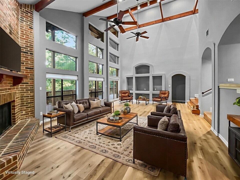 1314 Creekwood Dr in Garland, TX - Foto de edificio