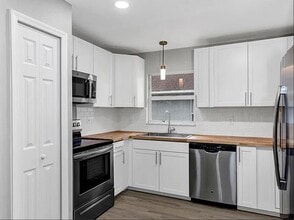 912 Enterprise Ave in New Smyrna Beach, FL - Building Photo - Building Photo