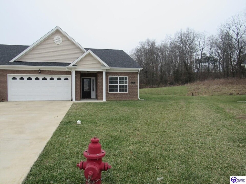 172 Shirley Blvd in Vine Grove, KY - Building Photo