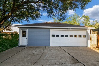 7310 Ridge Oak Dr in Houston, TX - Building Photo - Building Photo