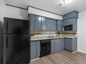 7938 Hammerly Blvd in Houston, TX - Building Photo - Building Photo