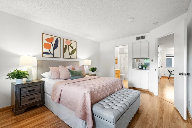 999 Evelyn Terrace W in Sunnyvale, CA - Building Photo - Building Photo
