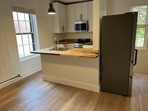 35 S Bridge St, Unit 2 in Poughkeepsie, NY - Building Photo - Building Photo