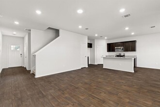 164 Frogmore Lp in Uhland, TX - Foto de edificio - Building Photo