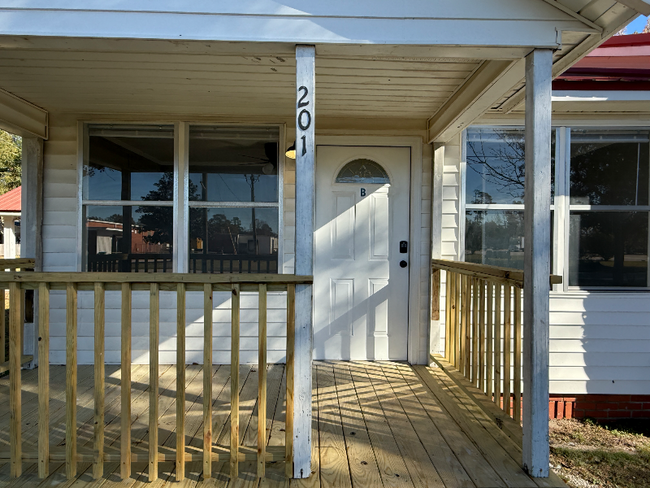 201 Forest Ave-Unit -B in Atmore, AL - Building Photo - Building Photo