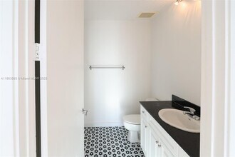 2200 NE 4th Ave, Unit 807 in Miami, FL - Foto de edificio - Building Photo