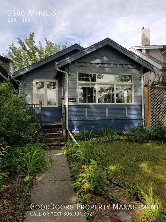 2166 Athol St in Regina, SK - Building Photo