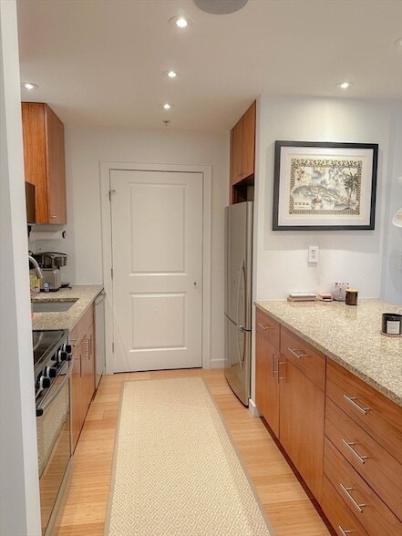 16 Miner St, Unit 509 in Boston, MA - Foto de edificio - Building Photo