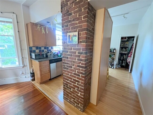 217 Harvard St, Unit 2L in Cambridge, MA - Building Photo - Building Photo