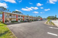 Soto Apartments in Sarasota, FL - Foto de edificio - Building Photo