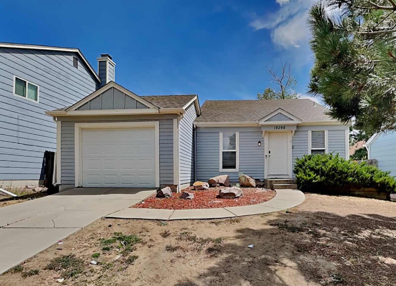 19398 E Brown Dr in Aurora, CO - Building Photo