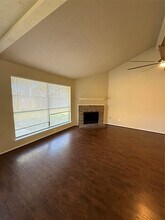 5026 Tealgate Dr in Spring, TX - Foto de edificio - Building Photo