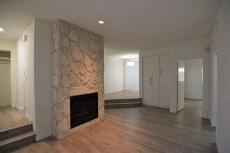 11315 Moorpark St in Los Angeles, CA - Foto de edificio - Building Photo