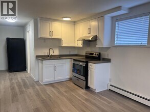 5xx E 9th St in North Vancouver, BC - Building Photo - Building Photo