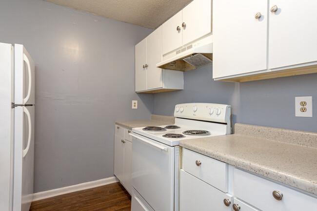 Woodley Terrace Apartments in Montgomery, AL - Building Photo - Interior Photo