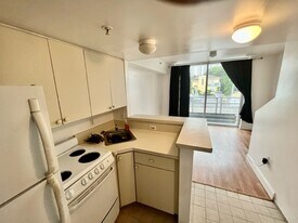 450 SW 3rd St, Unit 1 in Miami, FL - Building Photo