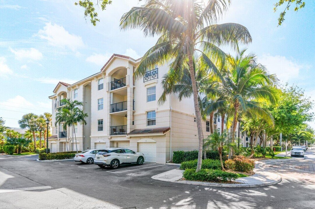 1408 Tuscany Way in Boynton Beach, FL - Foto de edificio