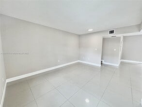 3840 SW 52nd Ave in Hollywood, FL - Building Photo - Building Photo