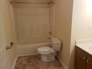9 Leemike Ct, Unit 9 in Taylors, SC - Foto de edificio - Building Photo